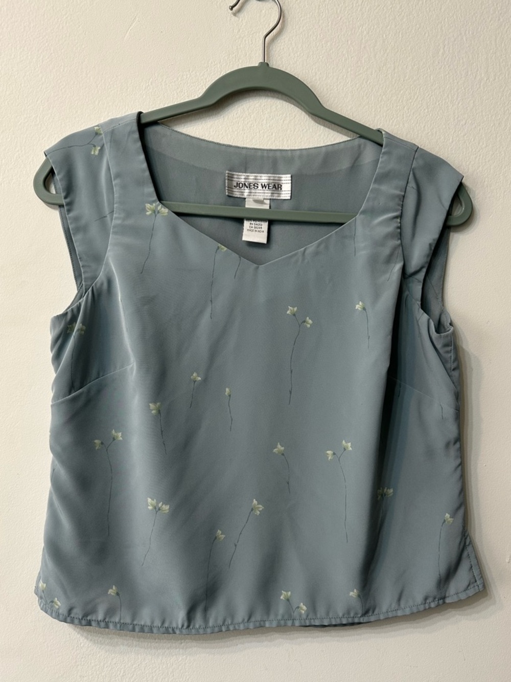 Jones Wear Blue Floral V-Neck Sleeveless Blouse 100% Polyester Women's Size 6